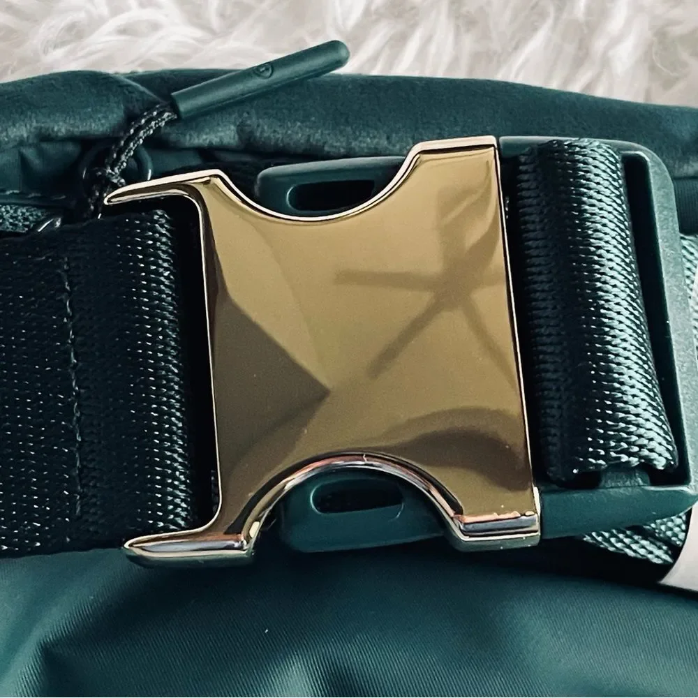 EUC Lululemon Everywhere Belt Bag Plush Velour Green Jasper Gold - Picture 7 of 14